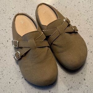Girls casual loafers size 2.5